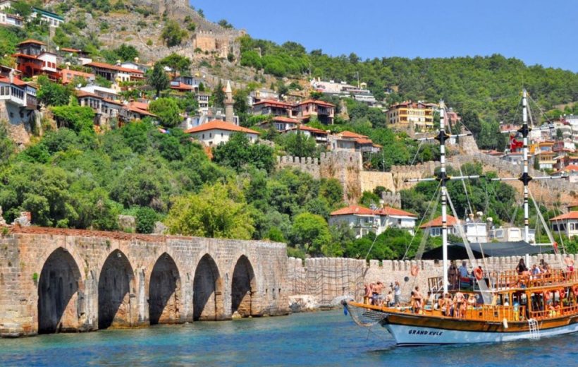 Pirate Boat Tour with Lunch From Alanya